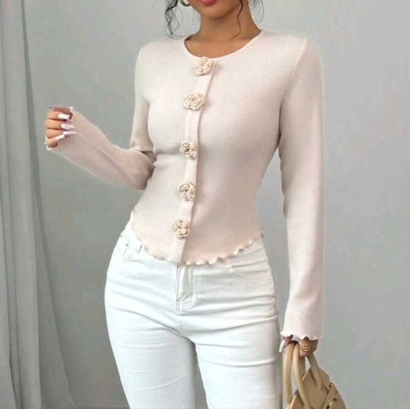 Women's Long Sleeve Asymmetrical Hem 3D Floral Front T-Shirt For Spring Outfit - Picture 5 of 5